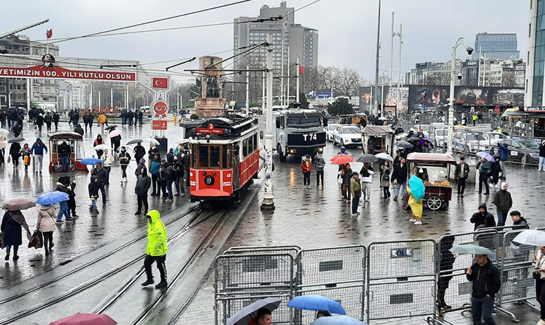 İstanbul Valiliği kararıyla Taksim ve Şişhane metro istasyonu kapatıldı