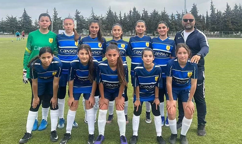 Okulun kız futbol takımı tüm maçlarını kazandı