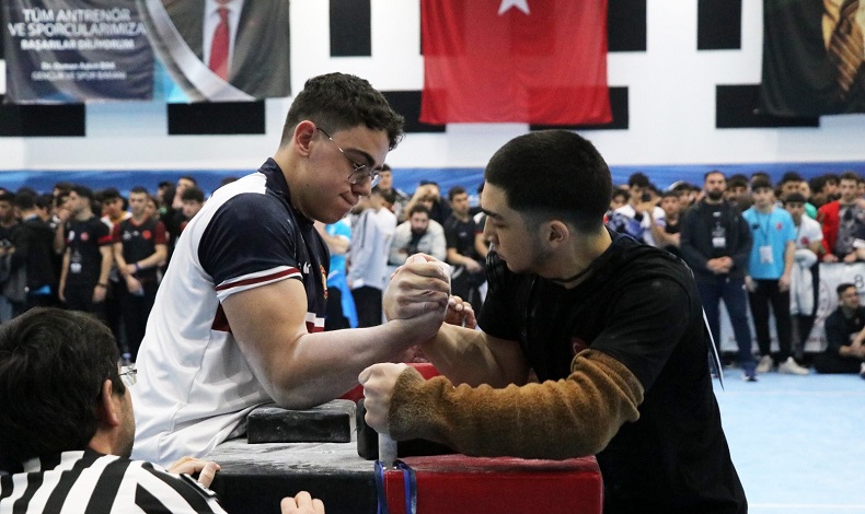 Türkiye Bilek Güreşi Şampiyonası heyecanı Samsun’da yaşanıyor