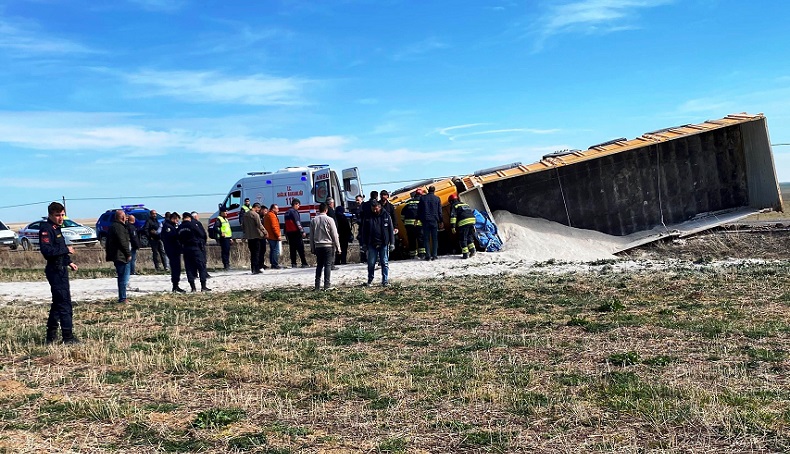 Konya’da hafriyat kamyonu devrildi: 1 yaralı