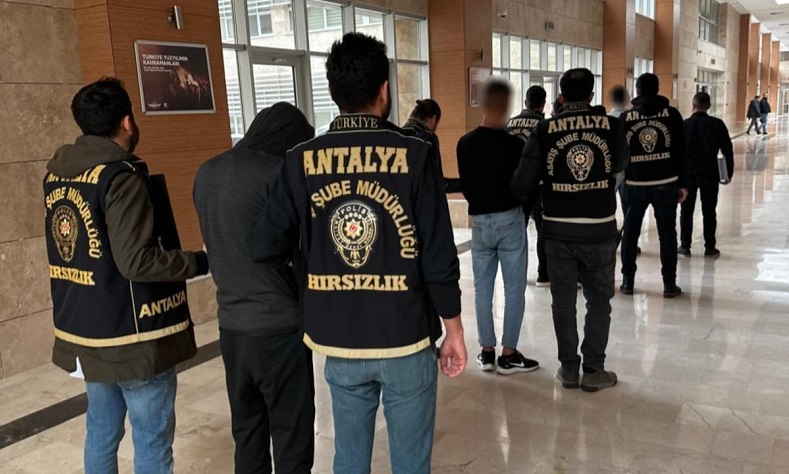 Bakır kabloları keserek çalan şüpheliler yakalandı