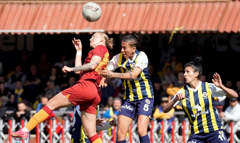Kadın futbolda derbinin kazananı Fenerbahçe