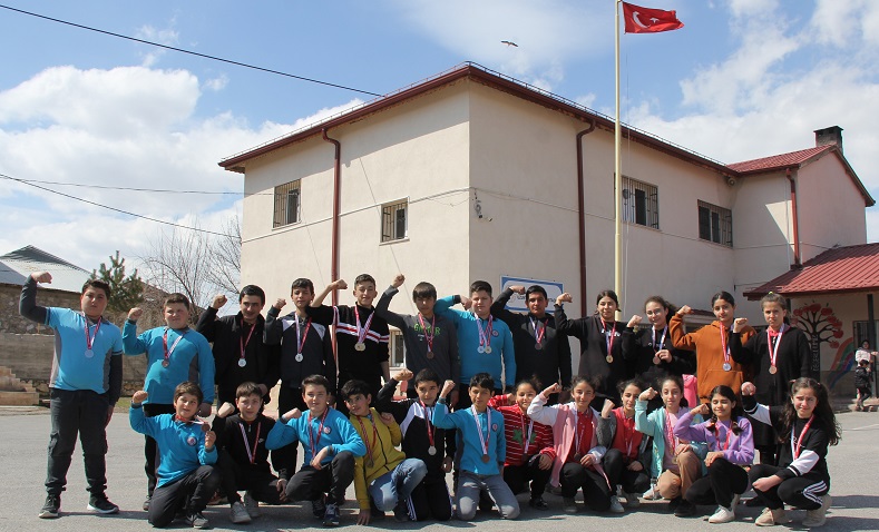 Bu okulun bileği bükülmüyor!