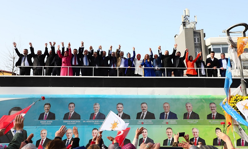 Cumhur İttifakı adayları Ortahisar mitinginde mega projeler için halka söz verdi