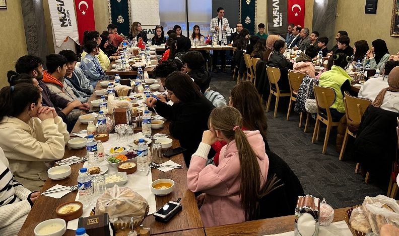 Sevgi evi çocuklarına iftar