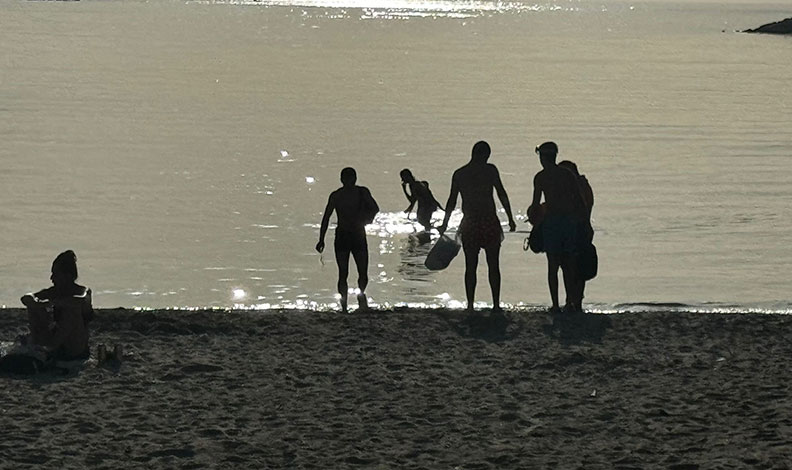 Nisan ayında Kuşadası’nda deniz keyfi