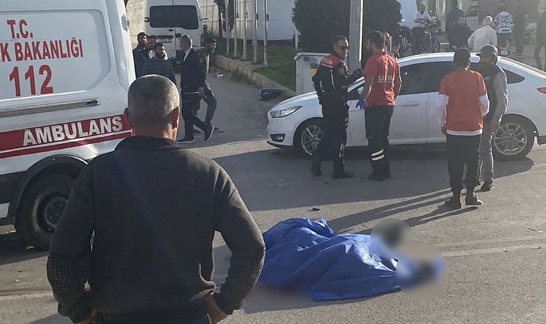 Otomobilin çarptığı motosikletteki genç hayatını kaybetti