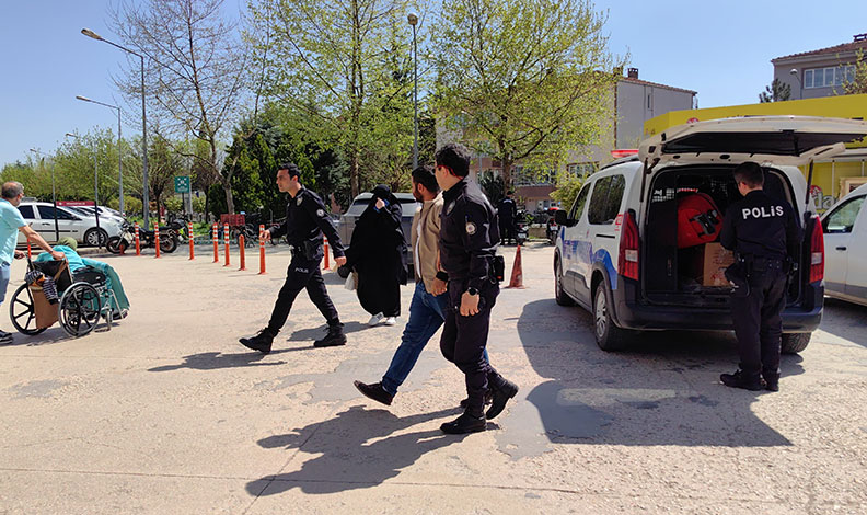 Bursa’da kaçak göçmenler evlendikleri gün yakalandı
