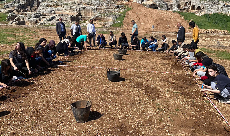 Öğrenciler tarihi alanda kazı çalışmalarına katıldı