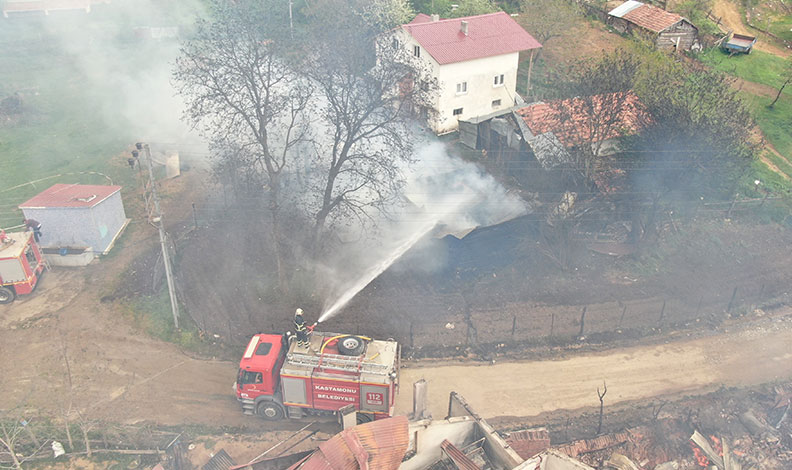 Kastamonu’da köyde yangın: 4 hayvan telef oldu