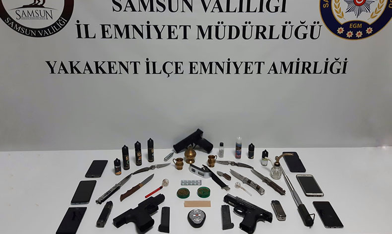 Şüpheli araçta çok sayıda suç aleti ele geçirildi