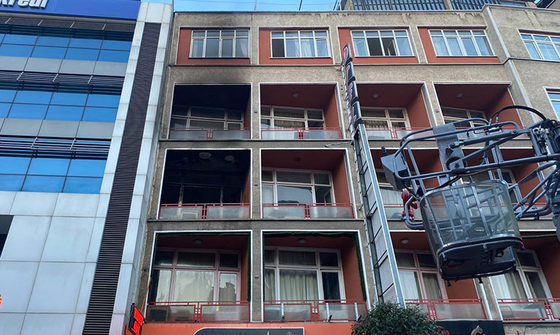 Isparta’da 4 katlı otelde korkutan yangın