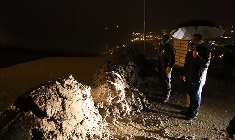 Hakkari’de sel suları ile mücadele çalışması