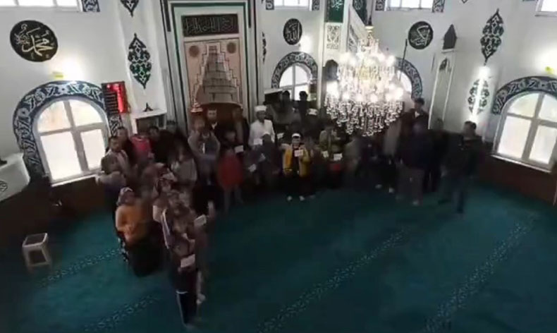 Bayram geleneği çocukların yüzünü güldürdü