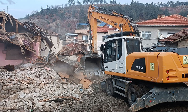 Osmangazi’de metruk bina yıkımları hız kazandı