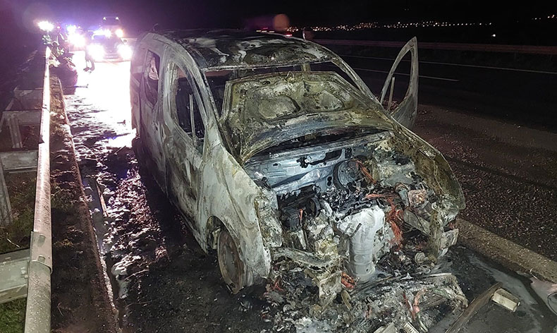 Kahramanmaraş’ta seyir halindeki araç yandı