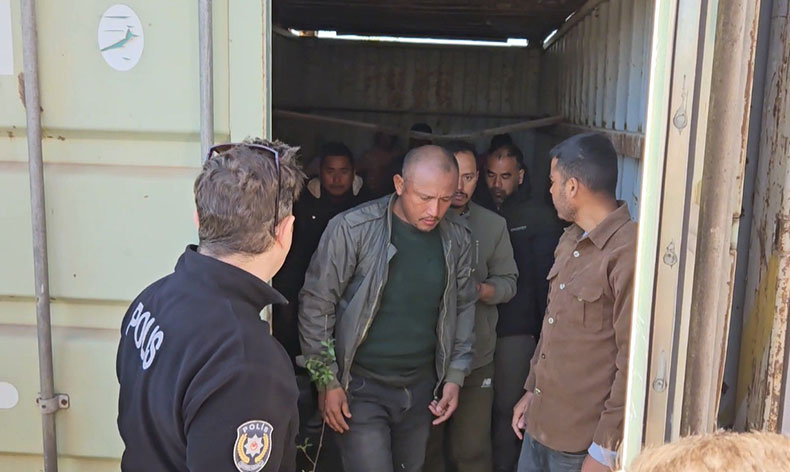 Edirne’de konteynerde 10 kaçak göçmen yakalandı