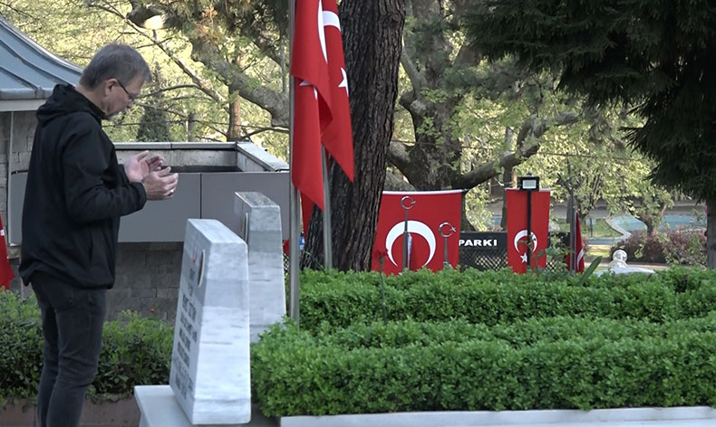 Şehitlikte hüzünlü bayram