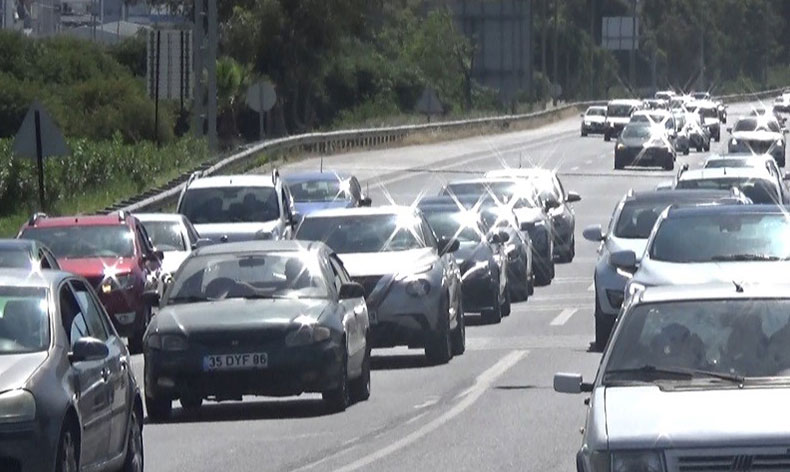 Tatilciler geri dönüşe başladı