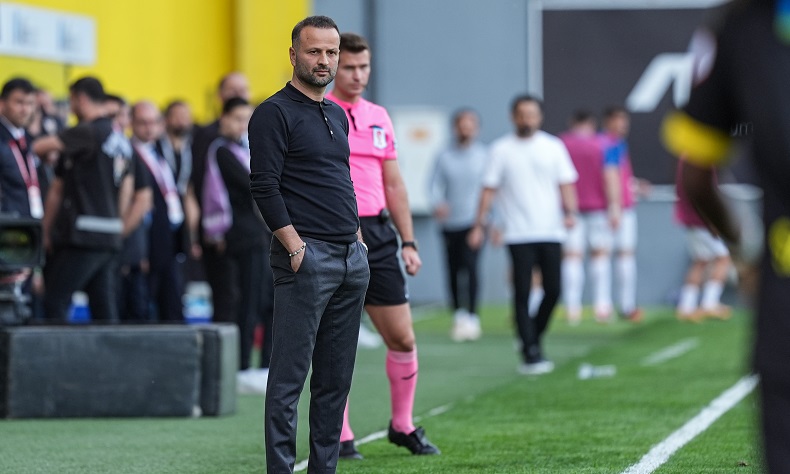 İstanbulspor Teknik Direktörü Osman Zeki Korkmaz: “Pilot kameradan net görülen penaltı verilmedi ve devamında gol yedik”