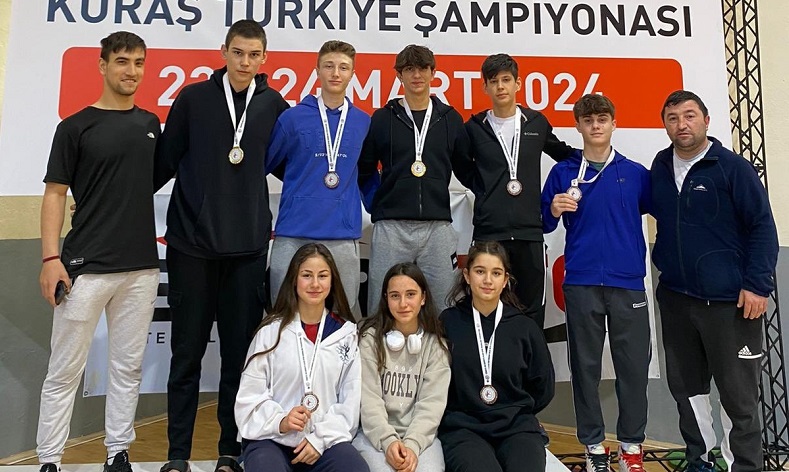 Şampiyonadan 7 madalya ile dönen sporcular başarıya imza attı
