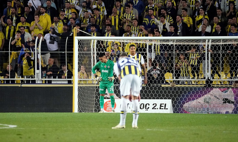 Fenerbahçe iç sahada son 7 maçta kalesini gole kapatamadı