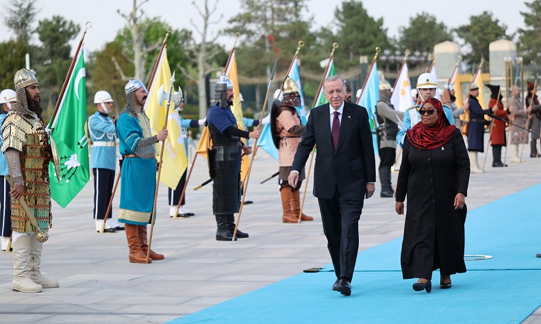 Cumhurbaşkanı Erdoğan, Tanzanya Cumhurbaşkanı Hassan'ı resmi törenle karşıladı