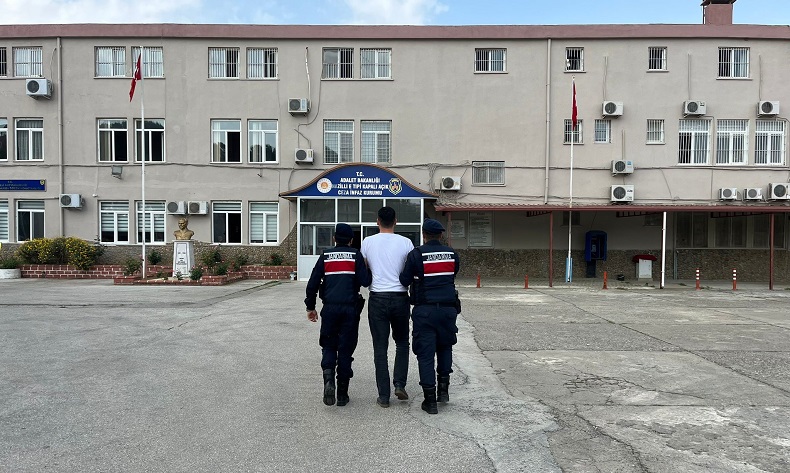 Elbise dolabından hırsız çıktı