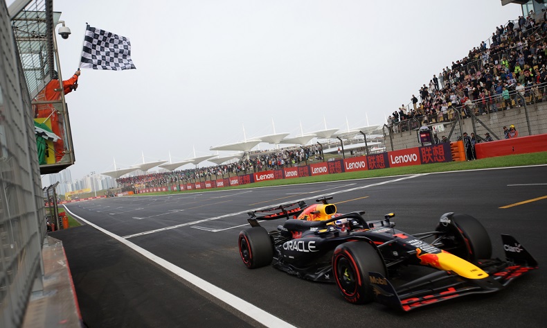 Çin’de pole pozisyonu Max Verstappen’in