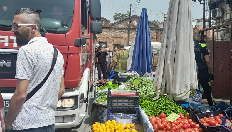 Edremit’te pazar yerinde yangın paniği