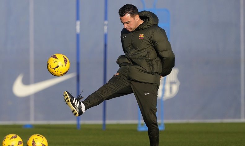 Xavi Hernandez, Barcelona’da kaldı