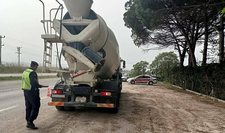 Trafik Jandarması “Standart Dışı Işık Donanımı” denetimi yaptı