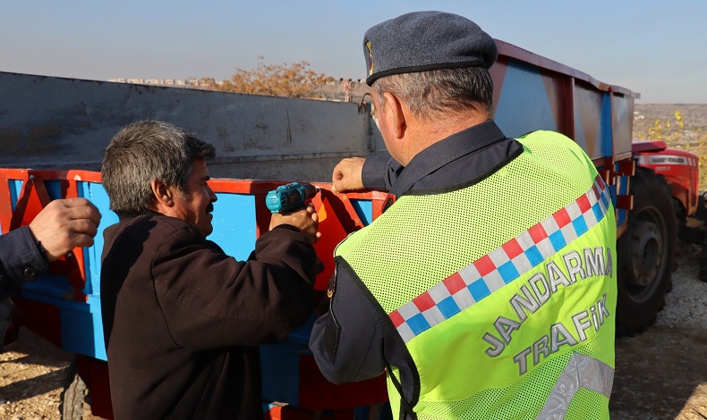 Jandarmadan traktör sürücülerine trafik güvenliği eğitimi