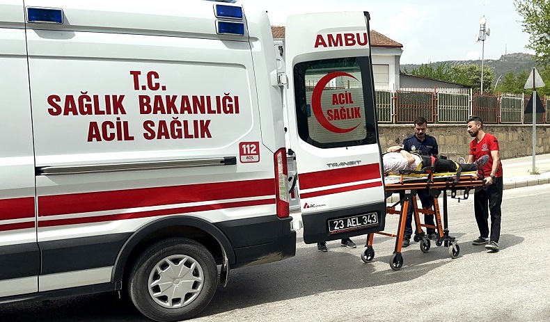 Yeni aldığı motosikletiyle çıktığı trafikte kaza yaptı, yaralandı