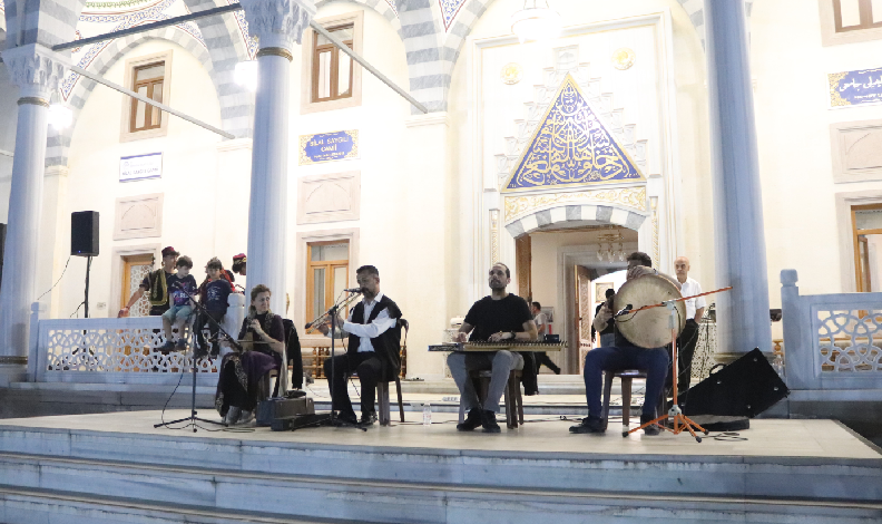 Teravih sonrası musiki keyfi