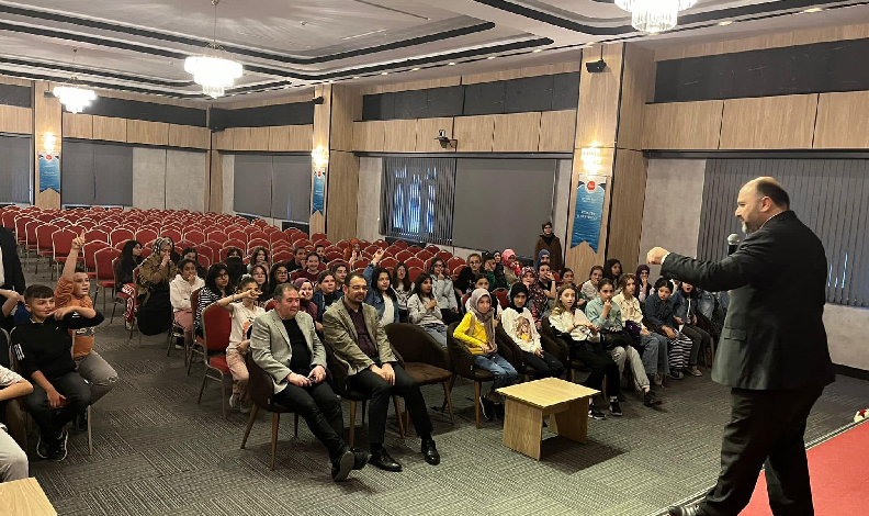 Öğrenciler, Kütahya Müftülüğünü şenlendirdi