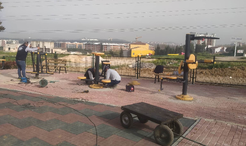 Parklar çocuklar için yaza hazırlanıyor