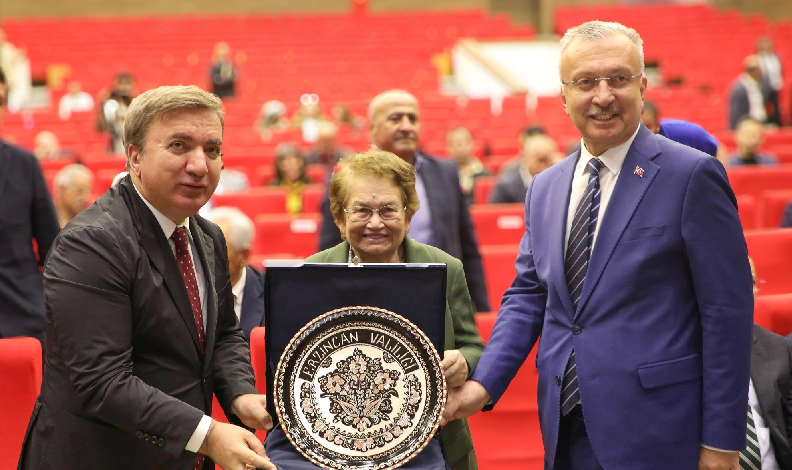 Eski Başbakan Akbulut, anıldı
