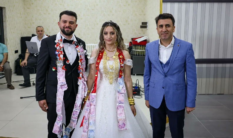 Mutlu günlerinde yalnız bırakmadı