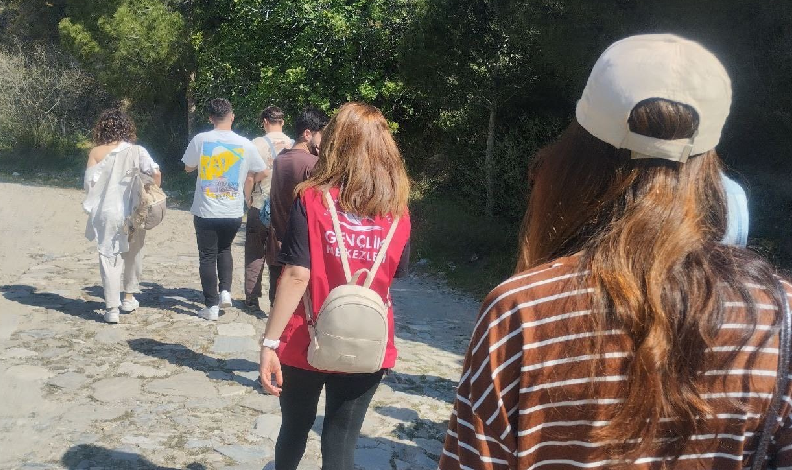 Gençler, doğayla iç içeydi