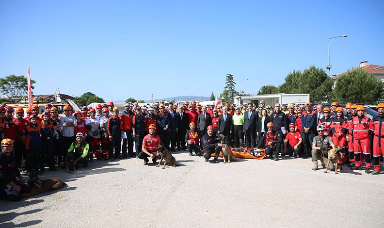 Osmangazi Belediyesi arama kurtarma ekiplerinden nefes kesen tatbikat