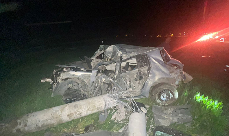 Muş’ta otomobil elektrik direğine çarptı: 1 ölü