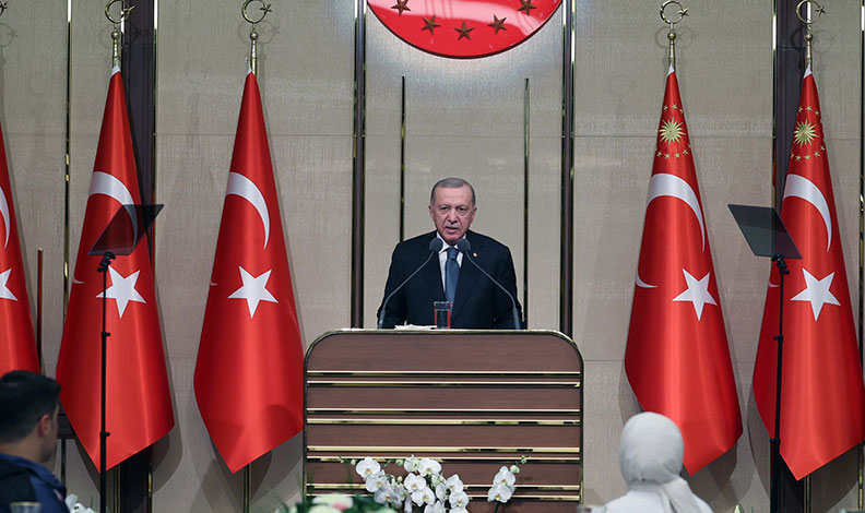 “1 Mayıs’ın bayram havasına gölge düşürmeye çalışıyor”