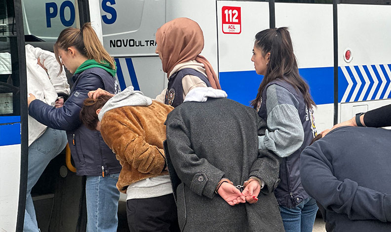 Bursa’da ‘çağrı merkezi’ çetesine operasyon: 38 gözaltı