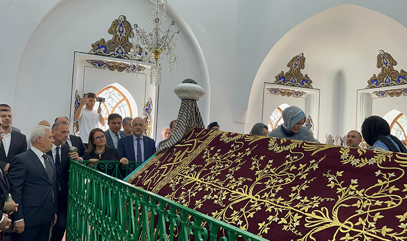 Yıldırım Bayezid türbesinin puşide örtüsü yenilendi