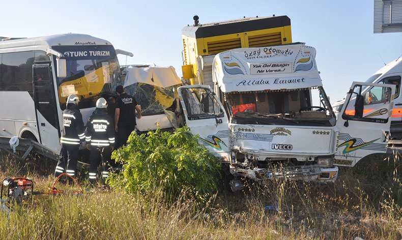 Tekirdağ’da feci kaza: 18 işçi hastaneye kaldırıldı