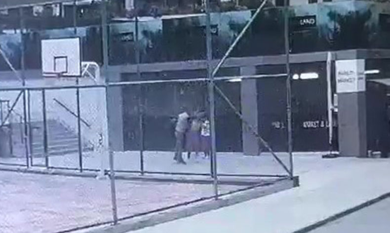Çocuğunun yanında tekme ve yumruklarla darp etti
