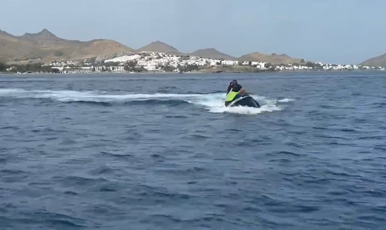Jet ski ile kaçmaya çalıştılar