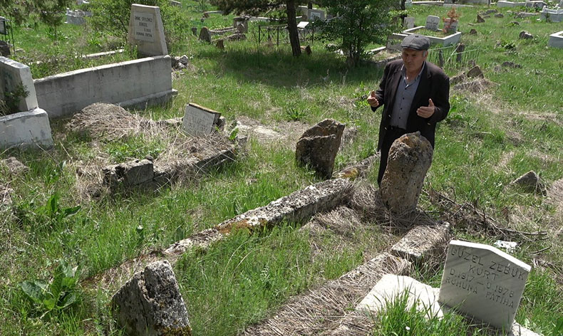 Asırlık meçhul mezar gizemini koruyor