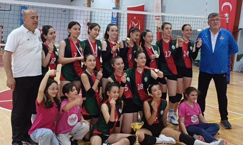 Hürriyetspor şampiyonluk kupasını aldı